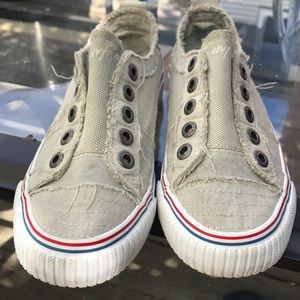 Blowfish size 6 sneakers